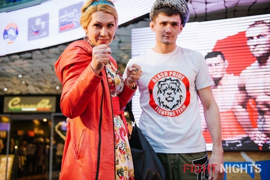 Анна Азовская: "Гриша к моменту боя приболел, но, несмотря на болезнь, сумел «болтануть» Нурова".