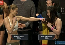 Марина Мороз и Кристина Станчу во время взвешивания к турниру UFC Fight Night 86: ROTHWELL VS. DOS SANTOS